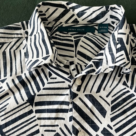 Men’s black and white palm print shirt - Picture 2 of 2